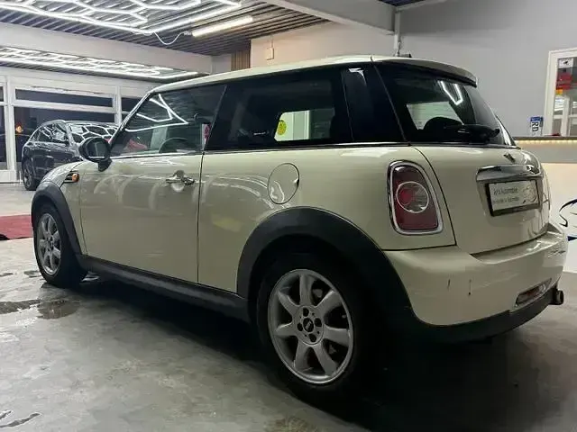 Gebraucht Mini One D 90 PS (66 kW) 2010 Weiß Kleinwagen