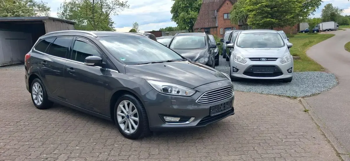 Gebraucht Ford Focus Titanium 125 PS (91 kW) 2016 Grau Kombi