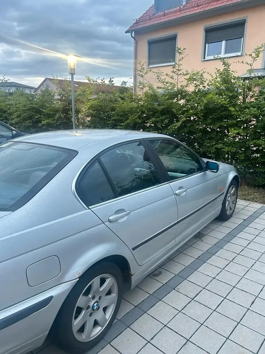 Gebraucht BMW 320 150 PS (110 kW) 1998 Silber Limousine