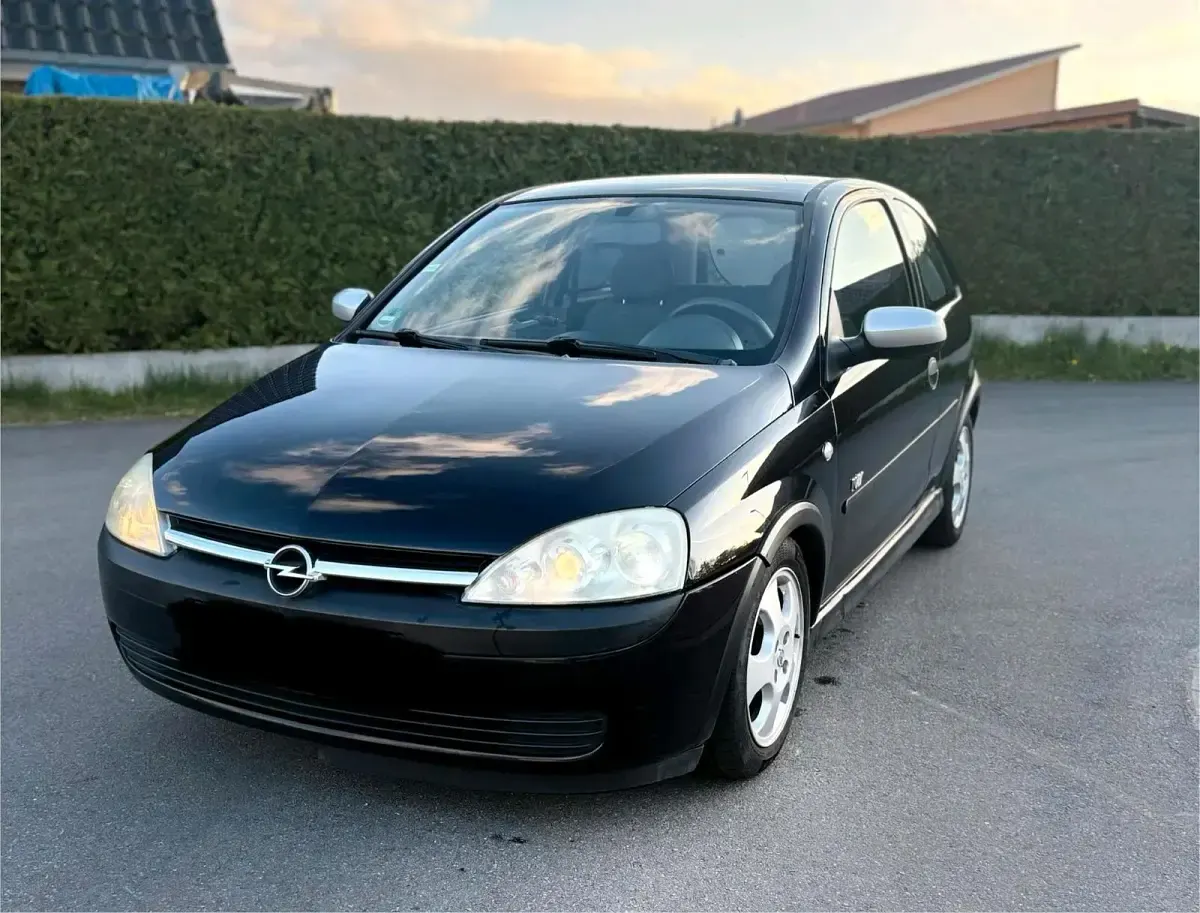 Second-hand Opel Corsa 58 CP (42 kW) 2003 Negru Hatchback
