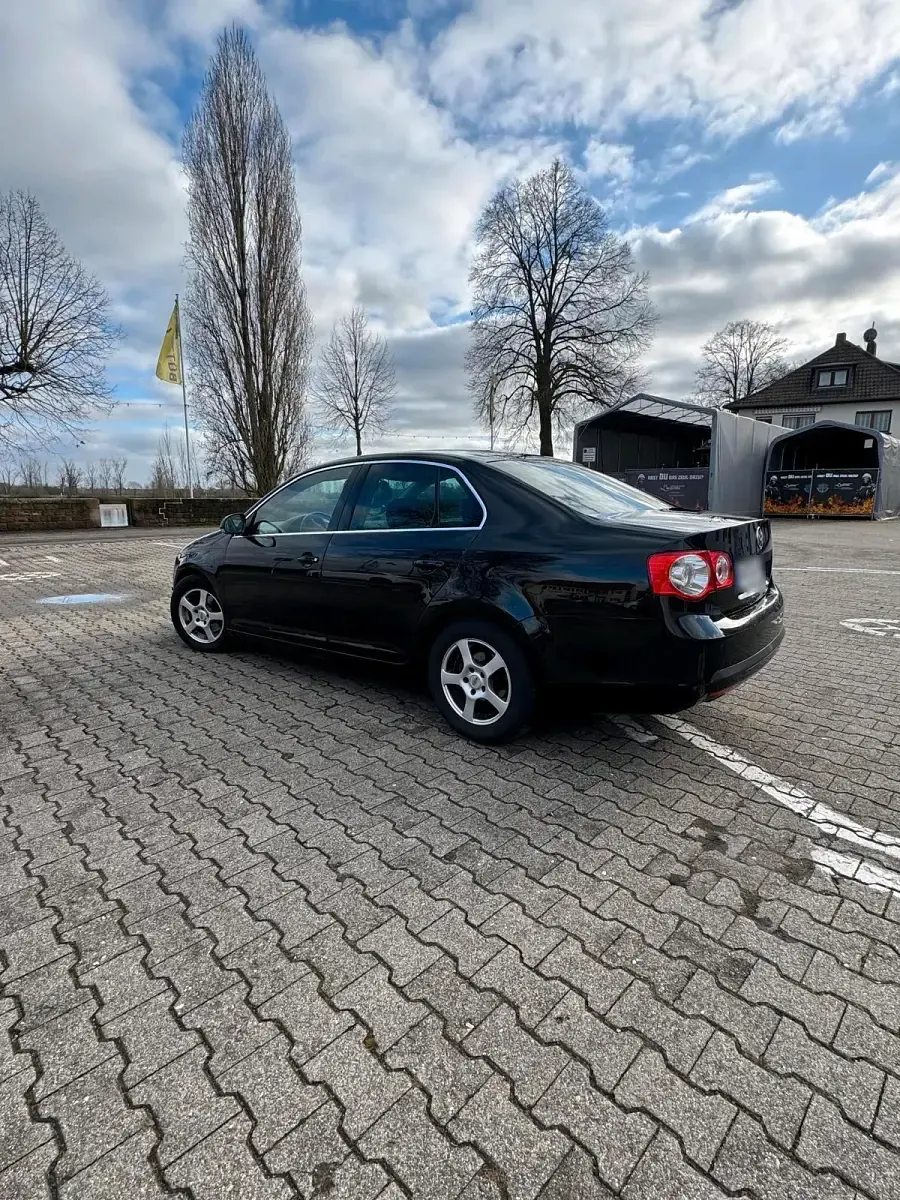 Second-hand VW Jetta 140 CP (102 kW) 2006 Negru Berlinǎ