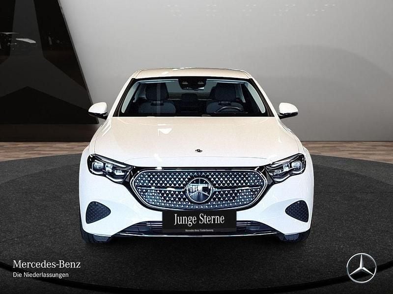 Gebraucht Mercedes E220 Avantgarde 197 PS (144 kW) 2025 Weiß Limousine