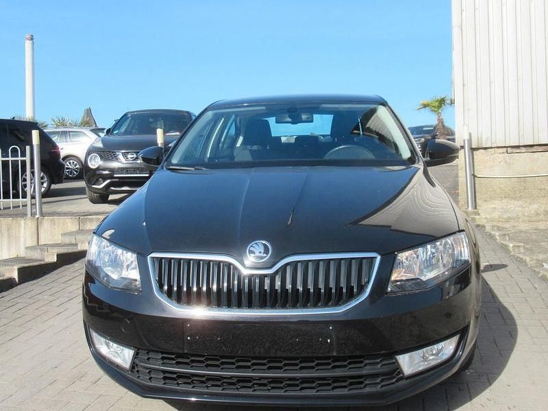 Schwarz Gebraucht 2015 Skoda Octavia Ambition Limousine | 11.490 € (Fairer Preis) - Bild 1/4