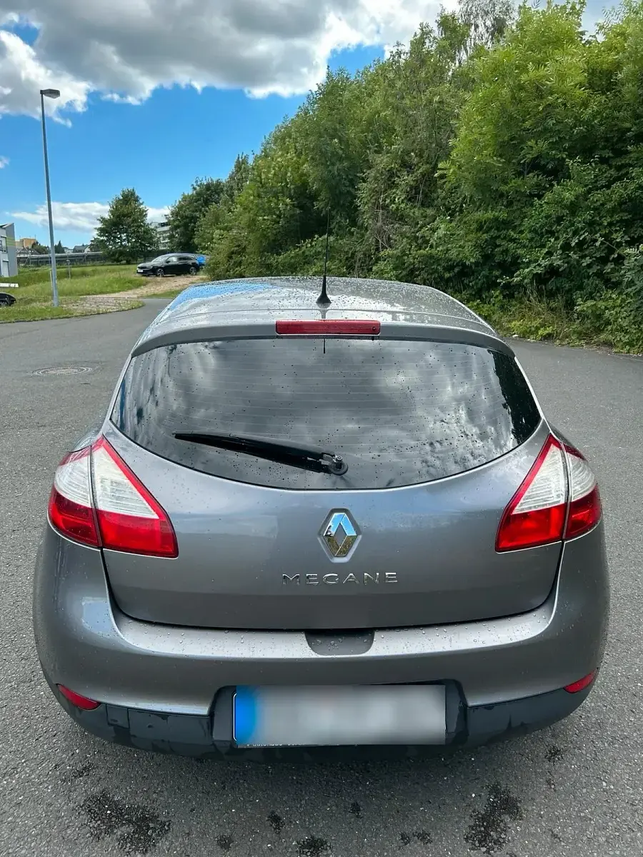Gebraucht Renault Mégane III 101 PS (74 kW) 2010 Silber Limousine
