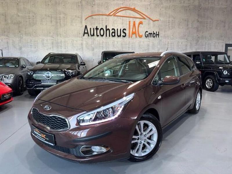 Gebraucht Kia Ceed Sportswagon Platinum Edition 135 PS (99 kW) 2014 Braun Kombi