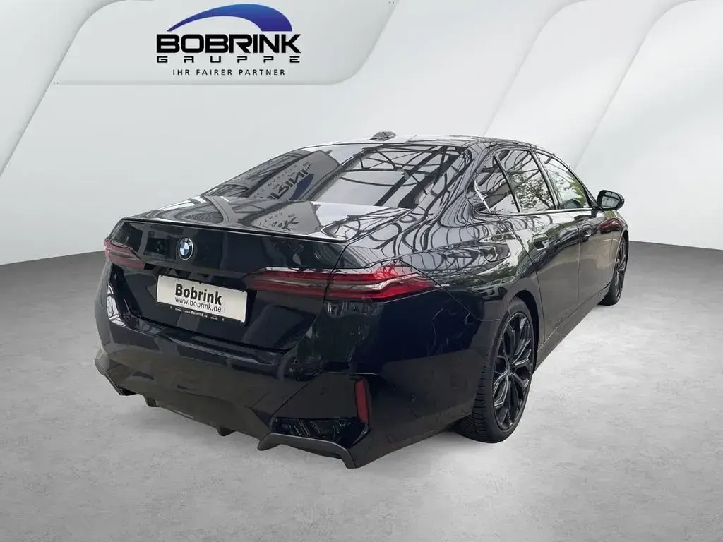 Gebraucht BMW 520 M Sport 197 PS (144 kW) 2024 Schwarz Limousine