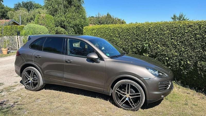 Braun Gebraucht 2012 Porsche Cayenne SUV | 25.000 € (Fairer Preis) - Bild 1/4