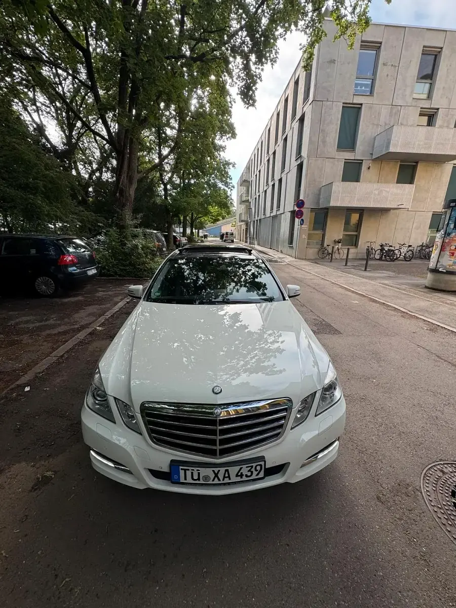 Gebraucht Mercedes E220 170 PS (125 kW) 2012 Weiß Limousine