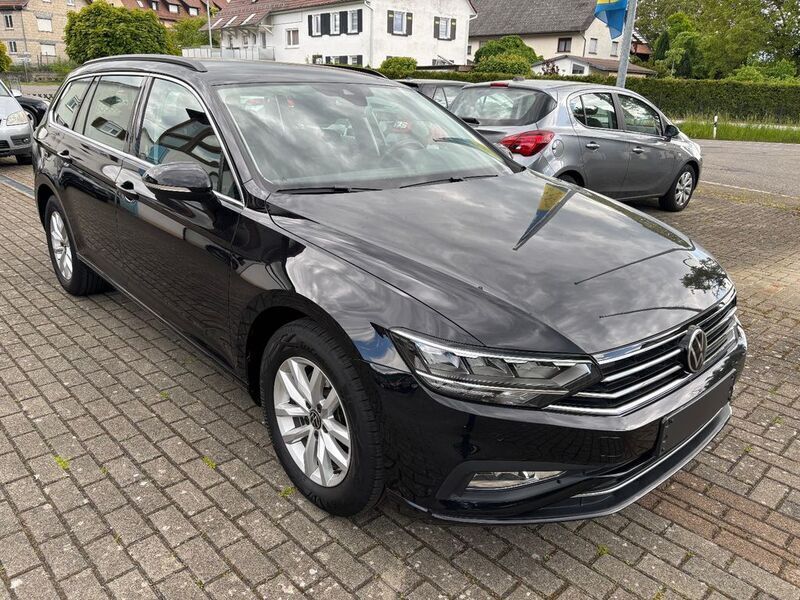 Schwarz Gebraucht 2021 VW Passat Business Kombi | 20.450 € (Fairer Preis) - Bild 1/4