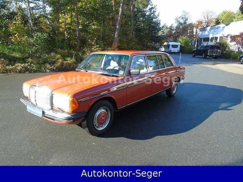 Gebraucht Mercedes 250 129 PS (94 kW) 1978 Rot Limousine