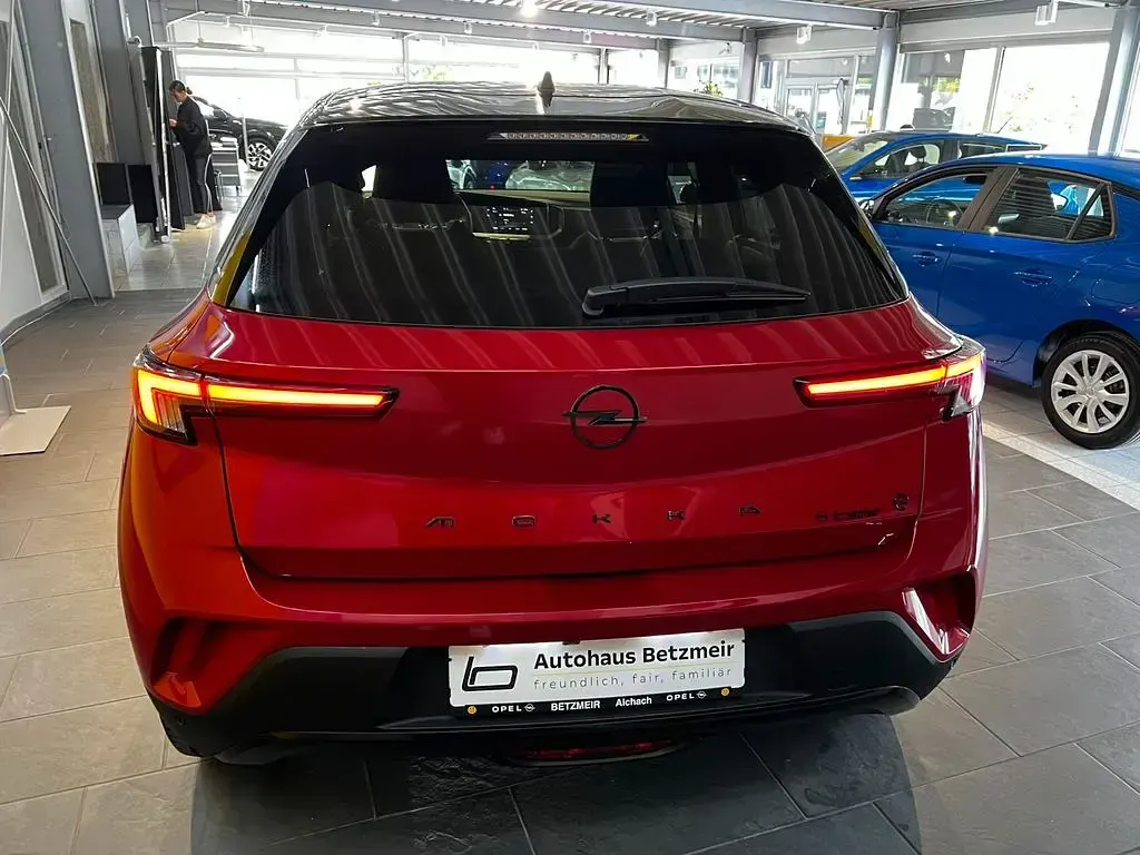 Używany Opel Mokka-e 100 kW (136 KM) 2024 Czerwony SUV