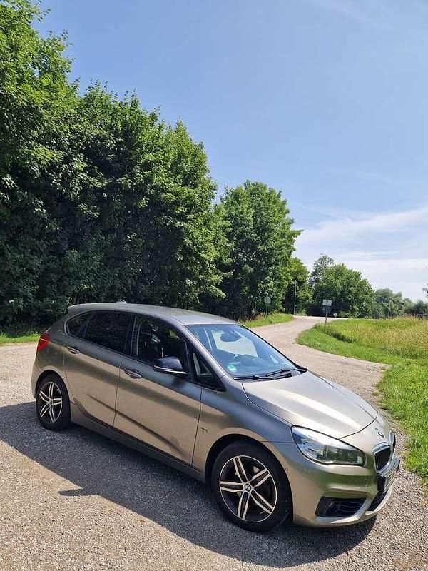 Gebraucht BMW 218 150 PS (110 kW) 2015 Silber Van / Kleinbus
