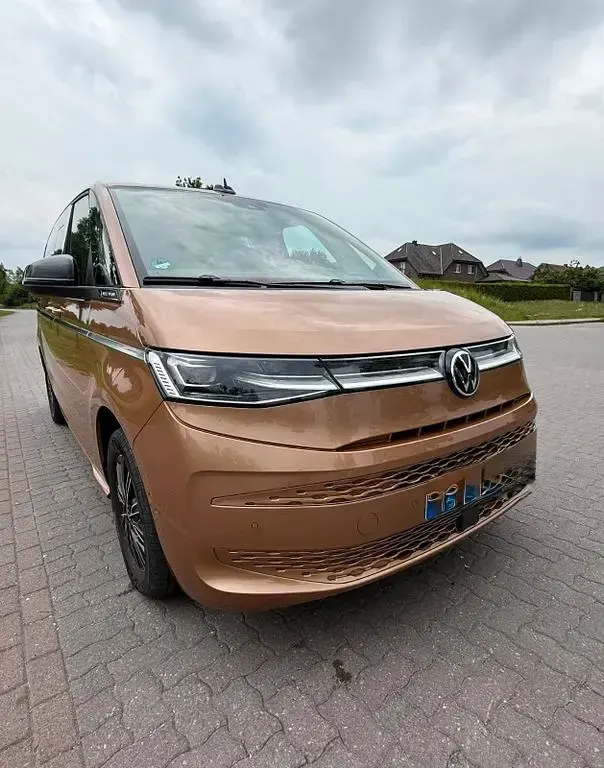 Gebraucht VW Multivan Style 150 PS (110 kW) 2024 Orange Van / Kleinbus