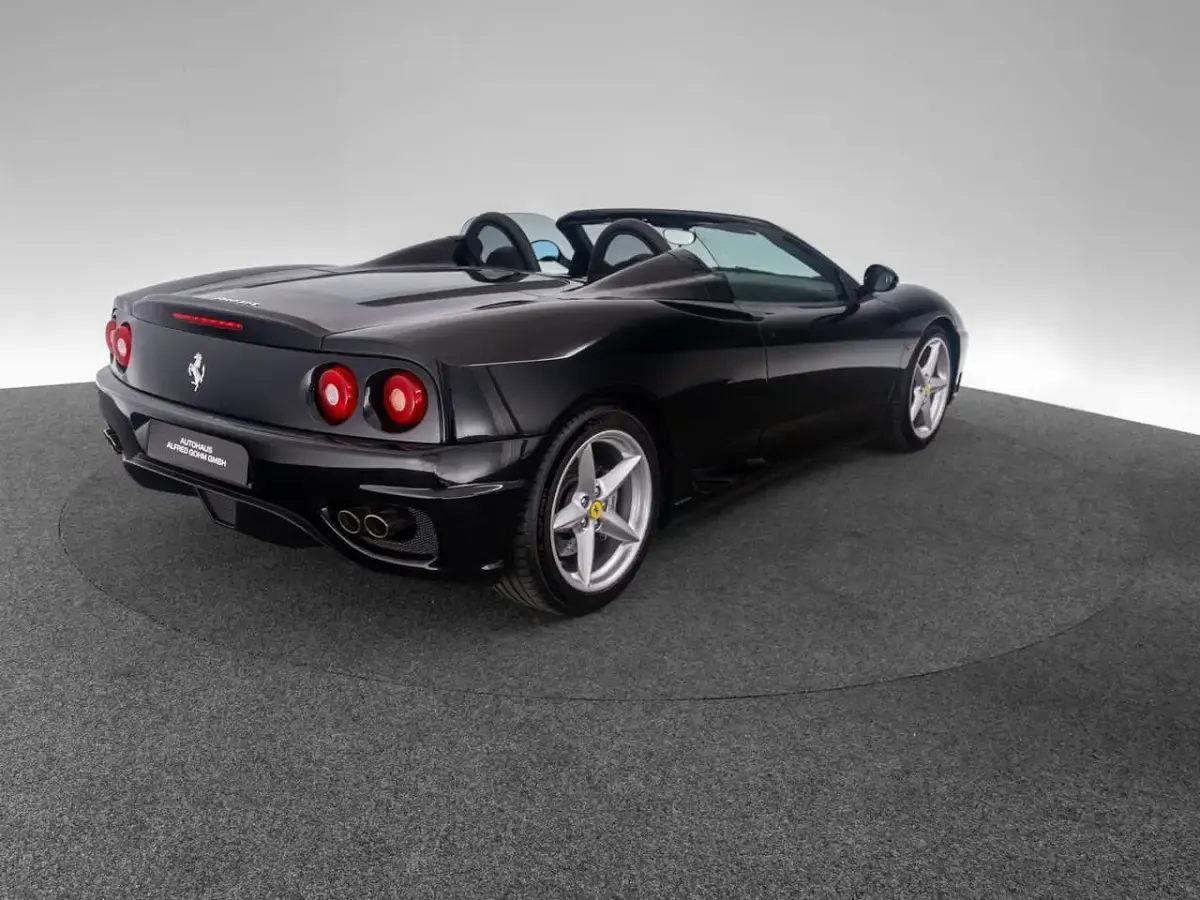 Second-hand Ferrari 360 400 CP (294 kW) 2001 Negru Cabrio