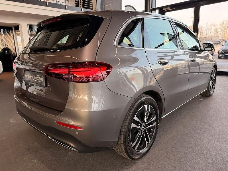 Gebraucht Mercedes B200 Advanced Plus 164 PS (120 kW) 2024 Grau Van / Kleinbus