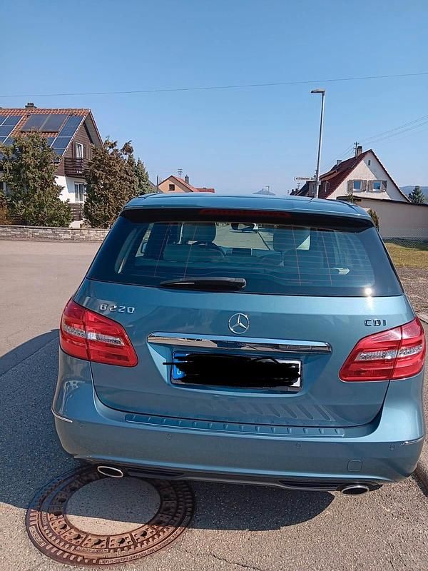 Gebraucht Mercedes B220 170 PS (125 kW) 2013 Blau Van / Kleinbus