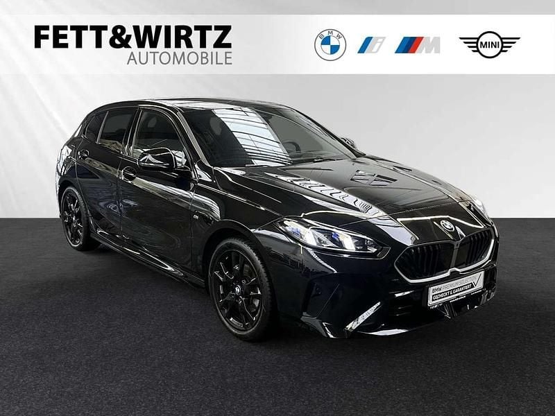 Saphirschwarz metallic Gebraucht 2024 BMW 120 M Sport Kleinwagen | 36.390 € (Guter Preis) - Bild 1/3