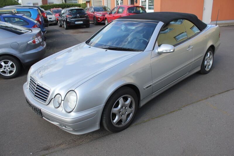 Silber Gebraucht 2001 Mercedes CLK200 Avantgarde Cabrio | 8.990 € (Teuer) - Bild 1/4