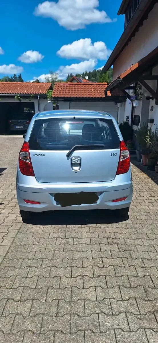 Gebraucht Hyundai i10 69 PS (50 kW) 2013 Silber Kleinwagen
