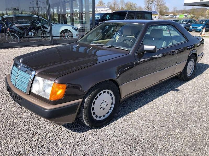Braun Gebraucht 1988 Mercedes E300 Coupé | 14.950 € - Bild 1/4