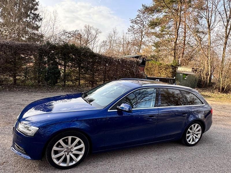 Gebraucht Audi A4 Sport 177 PS (130 kW) 2014 Blau Kombi