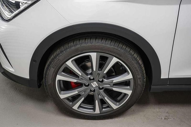 Neu Seat Arona FR 150 PS (110 kW) 2025 Candy weiß/dach grau uni (b4s7 SUV