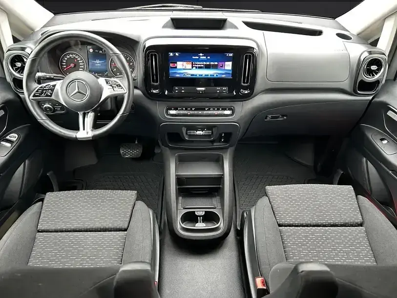 Gebraucht Mercedes Vito 190 PS (139 kW) 2024 Alpingrau Van