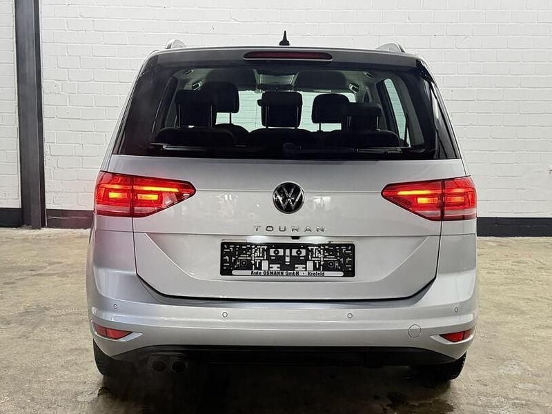 Gebraucht VW Touran IQ Drive 150 PS (110 kW) 2022 Reflexsilber metallic Van / Kleinbus