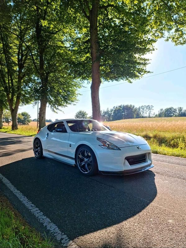 Weiß Gebraucht 2012 Nissan 370Z GT Coupé | 24.950 € (Fairer Preis) - Bild 1/4