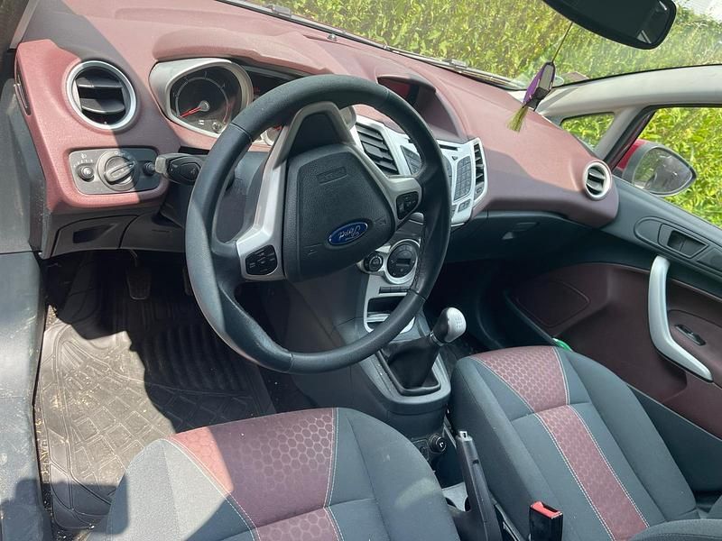 Gebraucht Ford Fiesta Titanium 90 PS (66 kW) 2009 Violet Kleinwagen