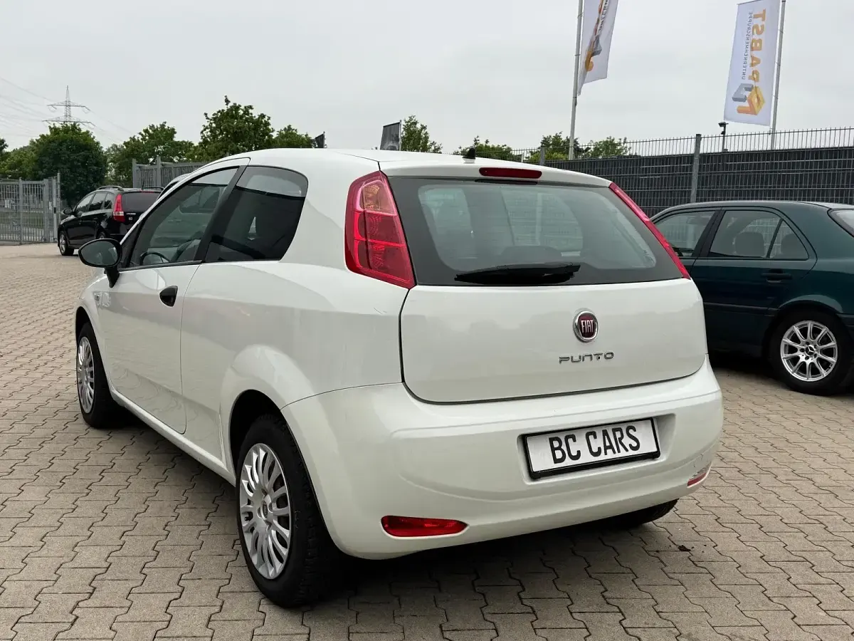 Gebraucht Fiat Punto 69 PS (50 kW) 2015 Weiß Kleinwagen