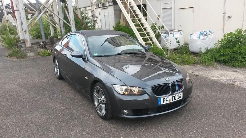 Grau Gebraucht 2008 BMW 335 Sport Line Coupé | 12.800 € (Superpreis) - Bild 1/4