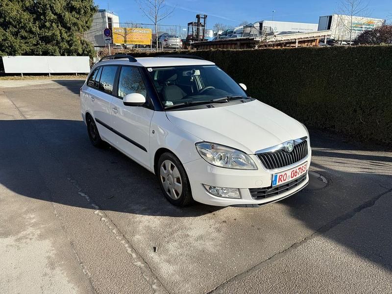 Weiß Gebraucht 2013 Skoda Fabia Ambition Kombi | 1.390 € (Teuer) - Bild 1/4