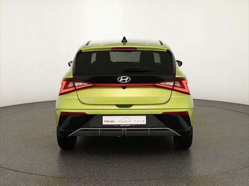 Neu Hyundai i20 79 PS (58 kW) 2025 Rot Limousine