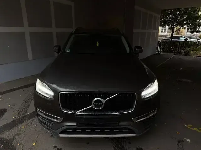 Second-hand Volvo XC90 Momentum 235 CP (172 kW) 2018 Maro SUV
