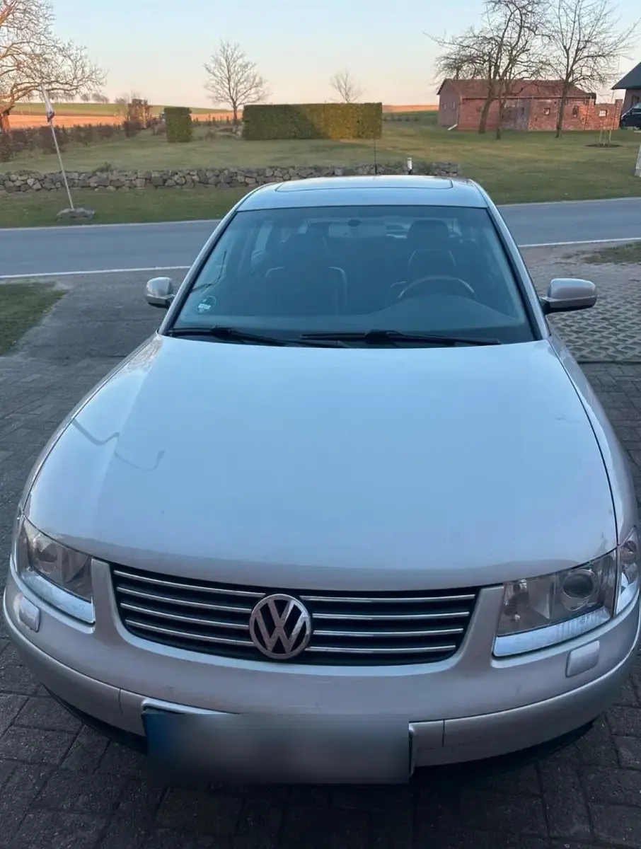 Usata VW Passat 193 CV (141 kW) 2002 Argento Berlina