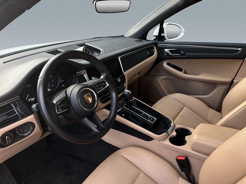 Gebraucht Porsche Macan 265 PS (194 kW) 2023 Carraraweißmetallic (metallic) SUV