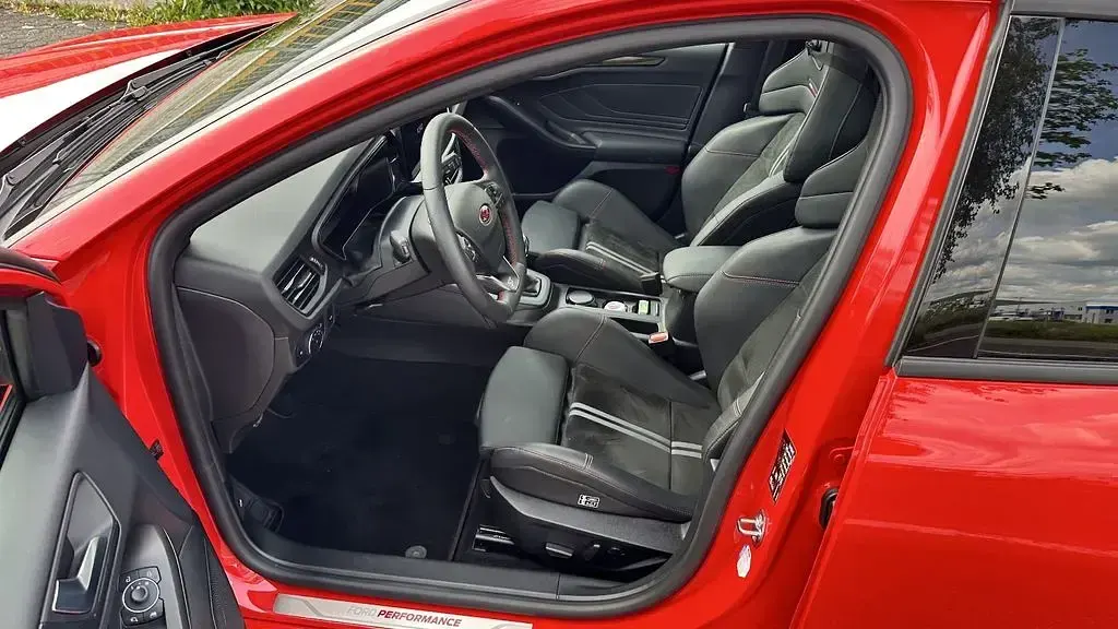 Gebraucht Ford Focus ST 280 PS (205 kW) 2024 Rot Limousine