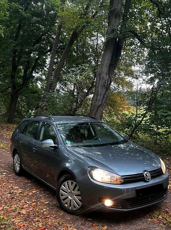 Silber Gebraucht 2011 VW Golf VI Kombi | 3.500 € (Superpreis) - Bild 1/4