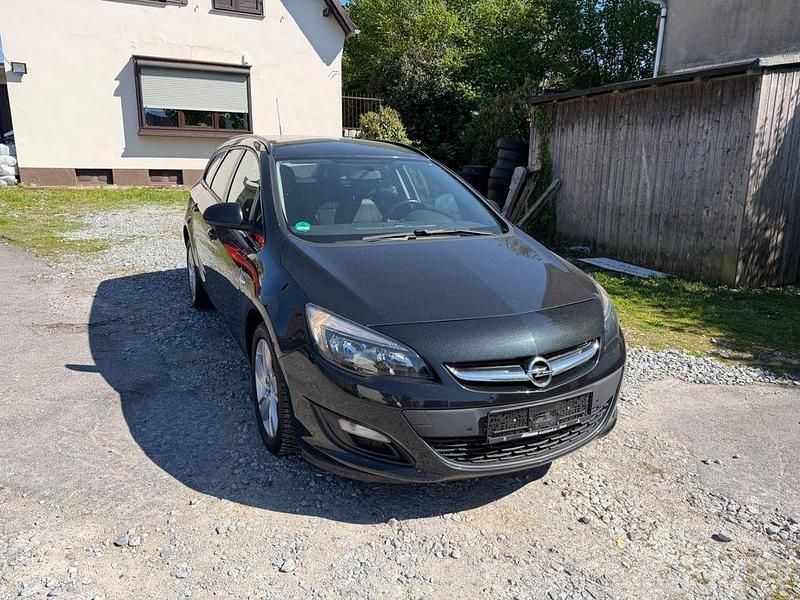 Gebraucht Opel Astra 140 PS (102 kW) 2013 Schwarz Kombi