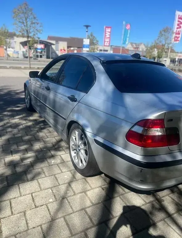 Gebraucht BMW 320 150 PS (110 kW) 2003 Silber Limousine