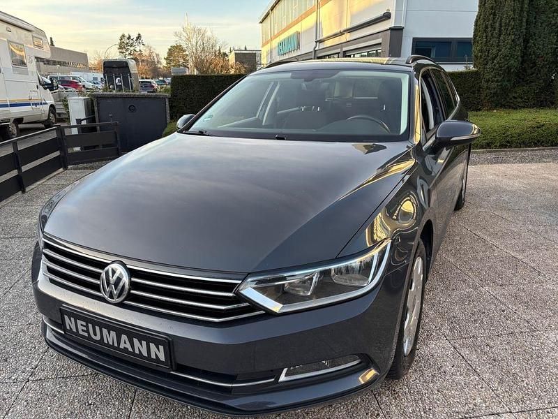 Grau Gebraucht 2016 VW Passat Comfortline Kombi | 11.900 € (Superpreis) - Bild 1/4