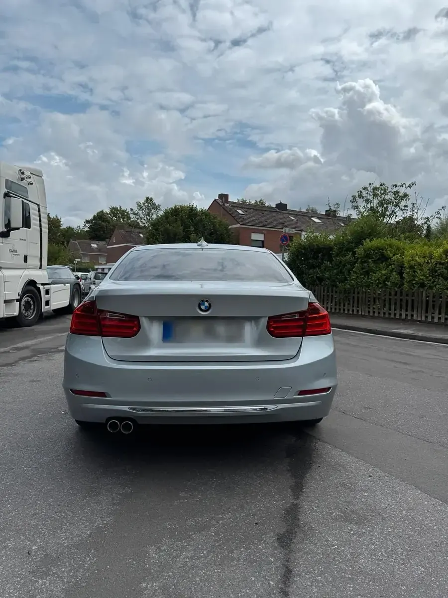Gebraucht BMW 330 Luxury Line 258 PS (189 kW) 2013 Silber Limousine