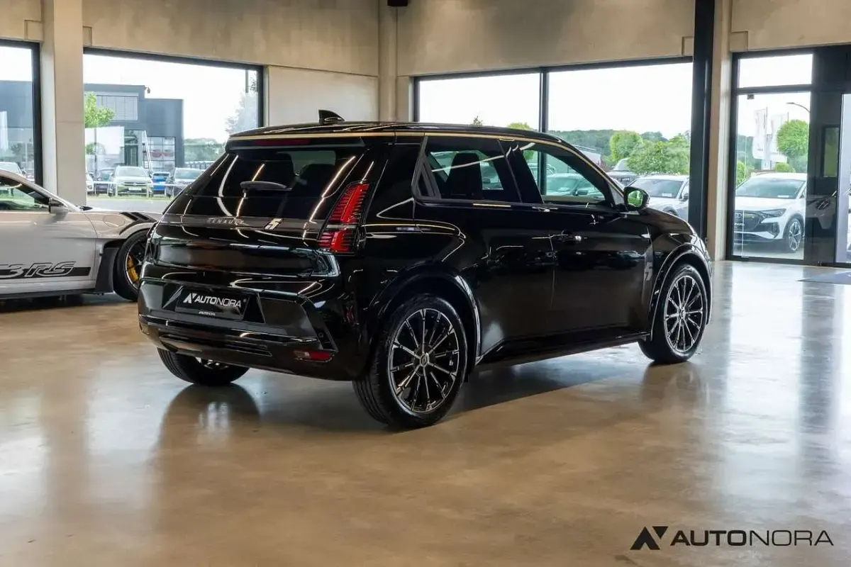 Gebraucht Renault 5 E-Tech Iconic 110 kW (150 PS) 2025 Blackpearlschwarz Kleinwagen