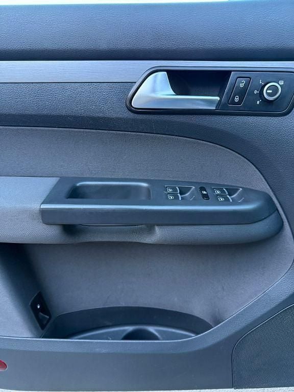 Gebraucht VW Touran Comfortline 105 PS (77 kW) 2011 Grau Van / Kleinbus