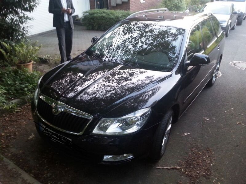 Schwarz Gebraucht 2011 Skoda Octavia Elegance Kombi | 7.490 € (Fairer Preis) - Bild 1/1