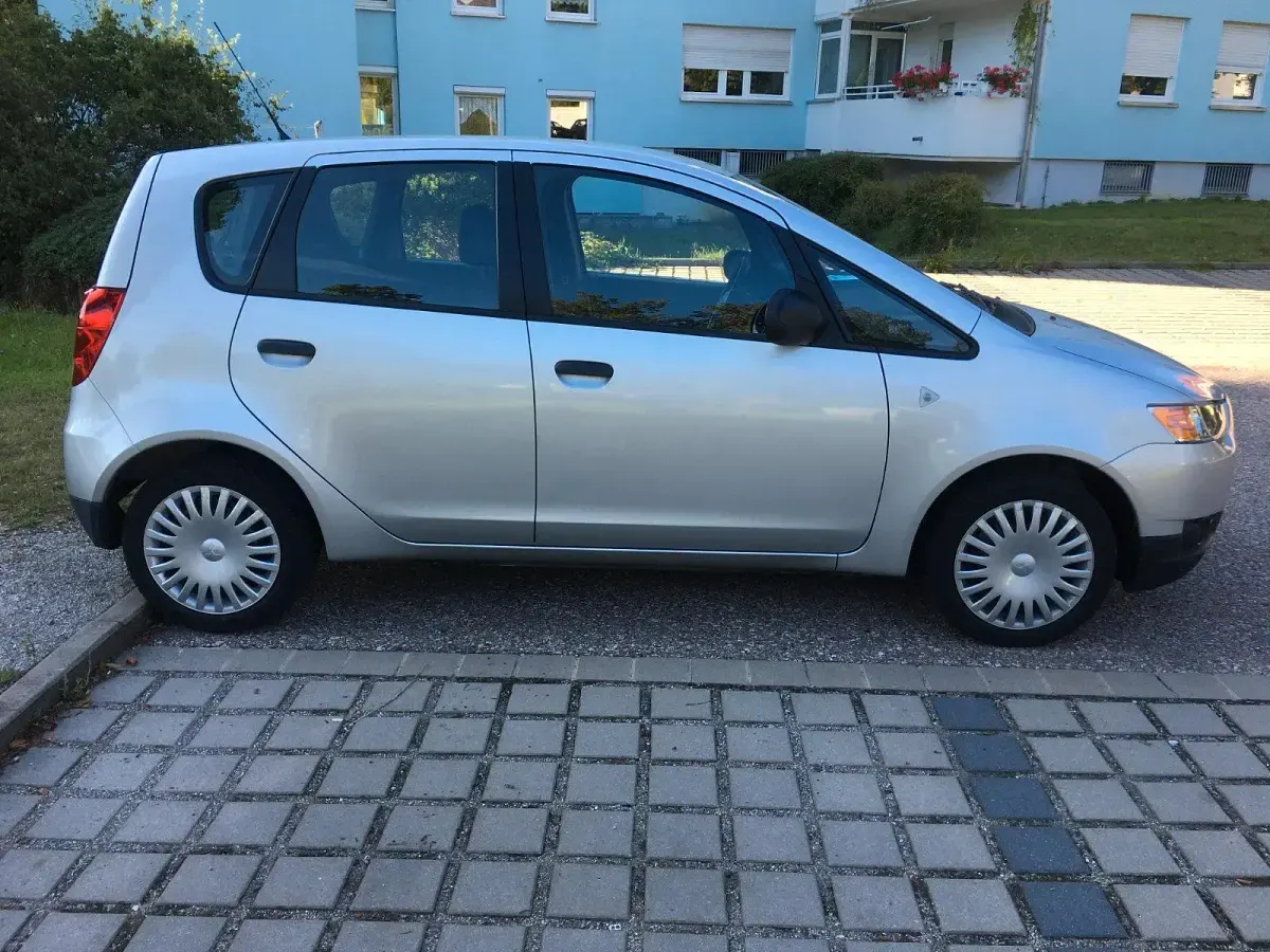 Gebraucht Mitsubishi Colt 95 PS (69 kW) 2010 Grau Kleinwagen