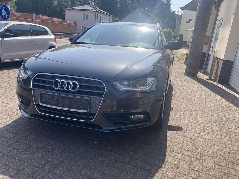 Schwarz Gebraucht 2013 Audi A4 Attraction Kombi | 6.690 € (Superpreis) - Bild 1/4