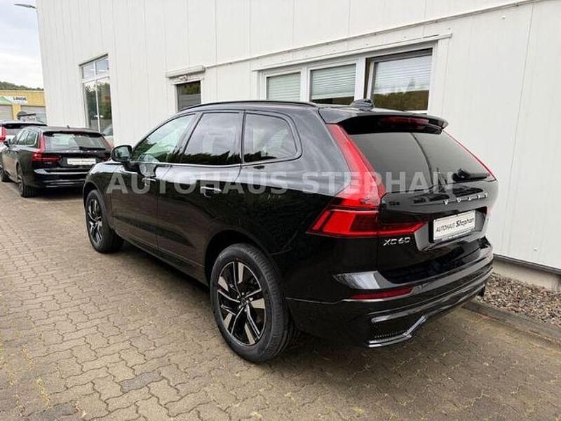 Neu Volvo XC60 Plus 250 PS (183 kW) 2025 Schwarz SUV
