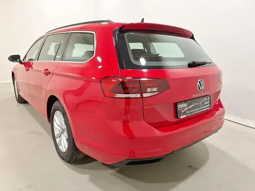Gebraucht VW Passat Business 122 PS (89 kW) 2023 Tornadorot Kombi